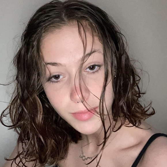 Meet your Posher, Emily - Picture 1 of 1